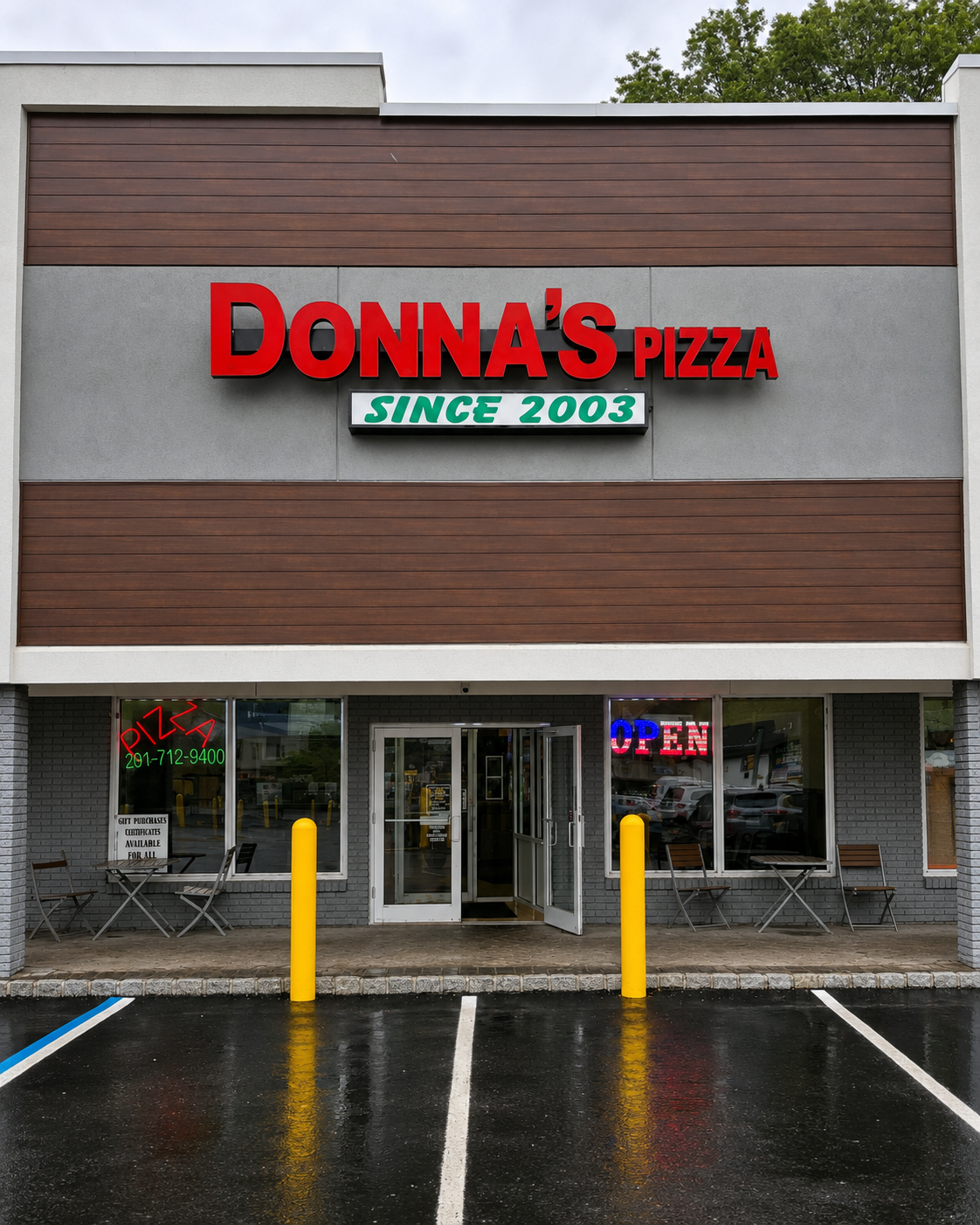 Donna's Pizza storefront in Saddle Brook